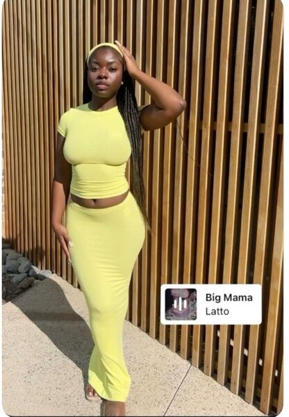 Tenue élégante jaune