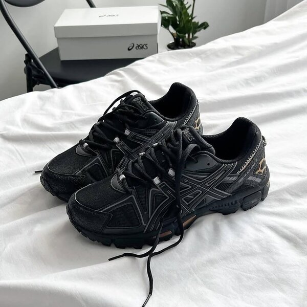 Chaussures de running noires Asics