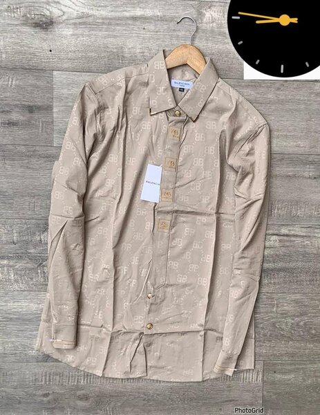 Chemise beige pour homme, élégante et moderne