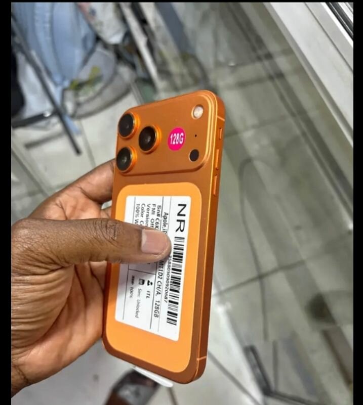Téléphone portable orange 128 Go