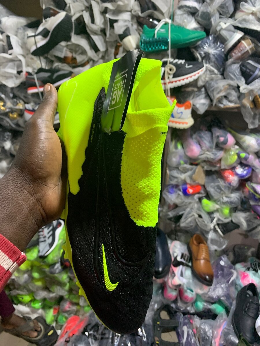 Chaussures de football couleur vive