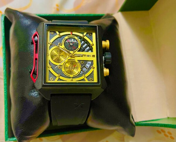 Montre carrée luxe homme