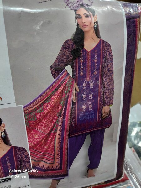 ڈیجیٹل پرنٹ دھنک گلہ کڑھائی