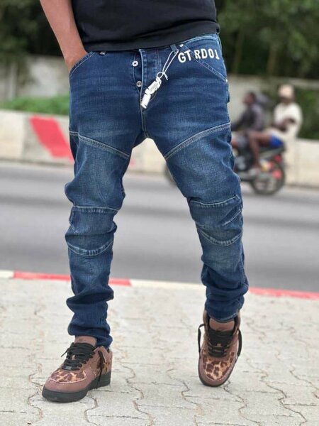 Jeans slim homme moderne