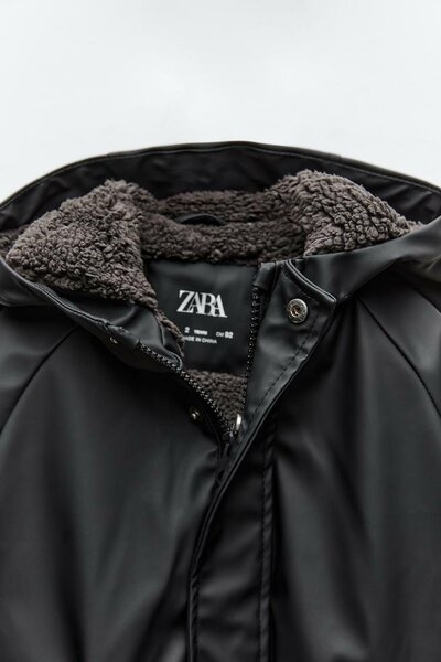 Непромокаемая куртка от ZARA