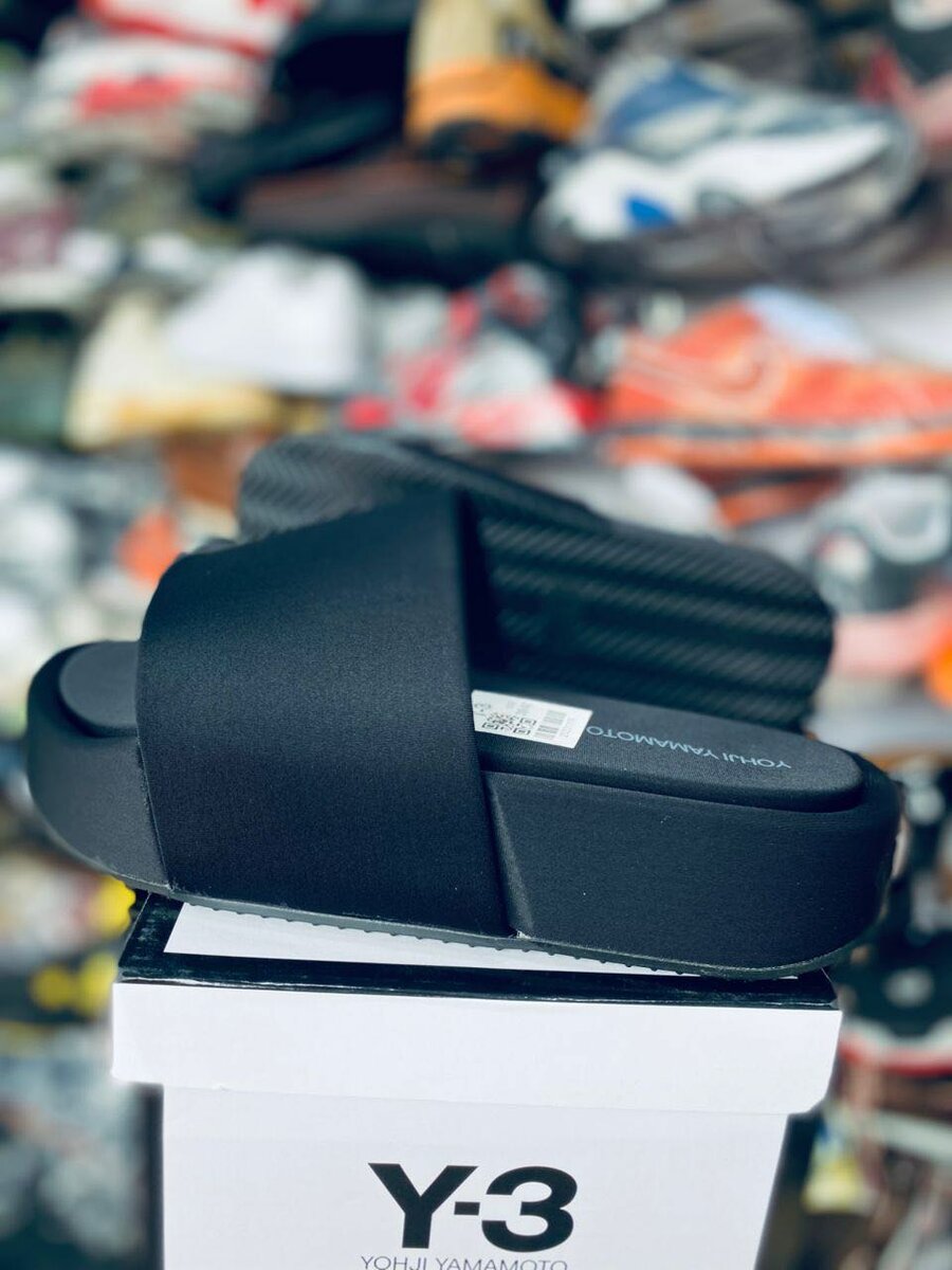 Y-3 slides that you can order with Eric Zedwide store