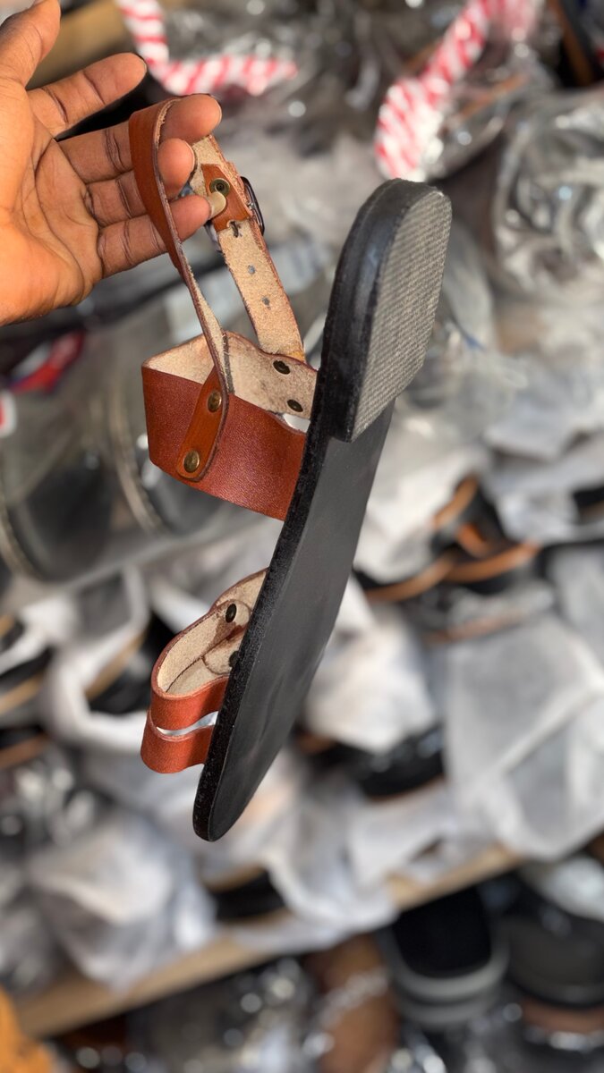 Sandales en cuir marron