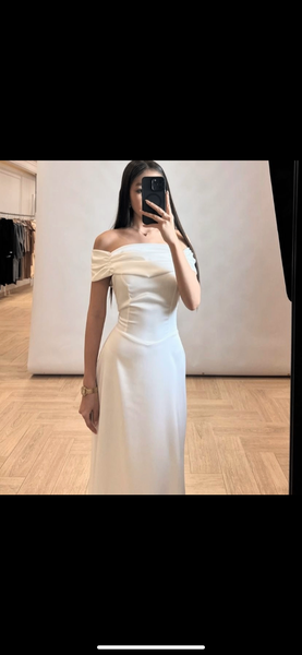 белое изящное платье , без рукавов