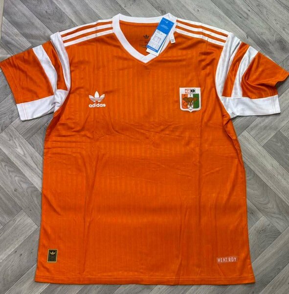 Maillot Adidas rétro sportif