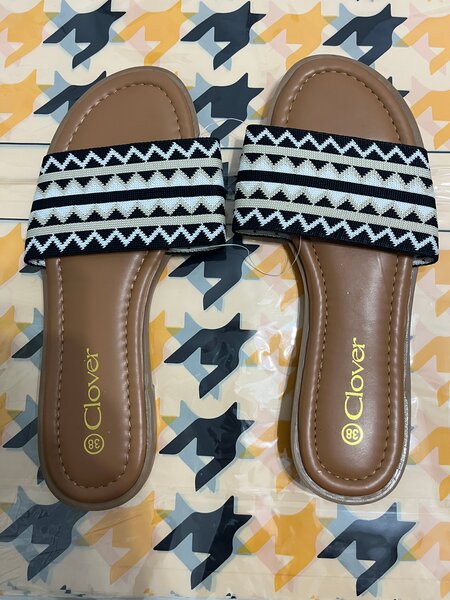 Sandales à motif ethnique