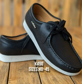 Clarks Originals wallabee shoes in black and Coffee brown leather
