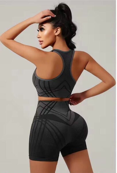 Ensemble de sport femme élégant