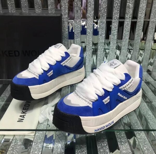 Naked Wolfe baskets bleu et blanc - Baskets tendance