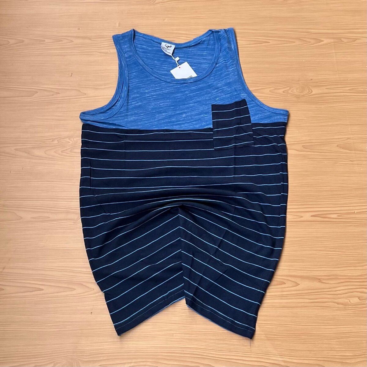 Sleeveless (tank top)