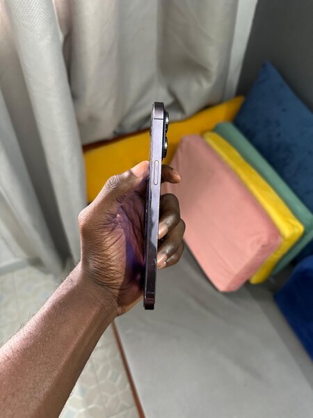 iPhone 14pro Max 128giga doccasion très propre