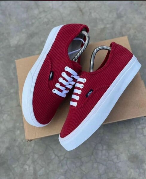 Baskets rouges en toile