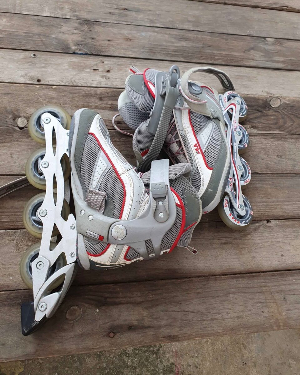 Roller en ligne réglable gris et rouge