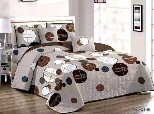 Bedding set with multi-colored print, 5 pieces, Queen size