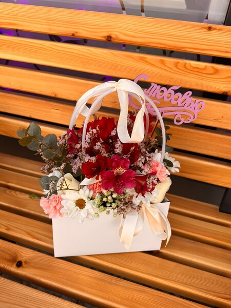 Цветы в сумочке.