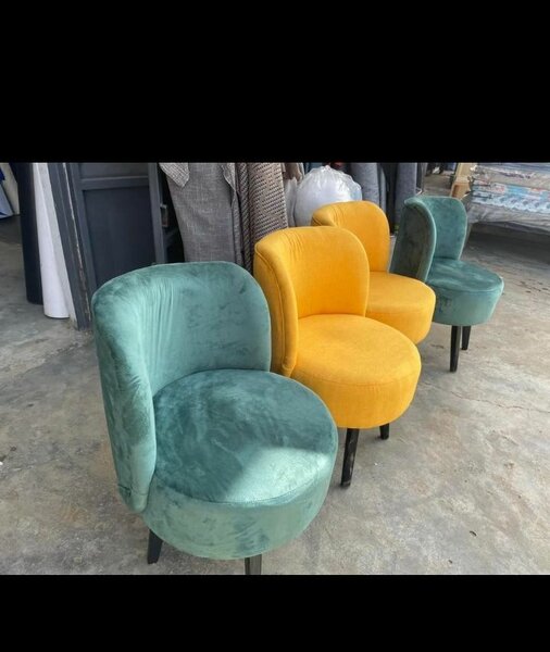 Chaise design en velours sarcelle ou jaune