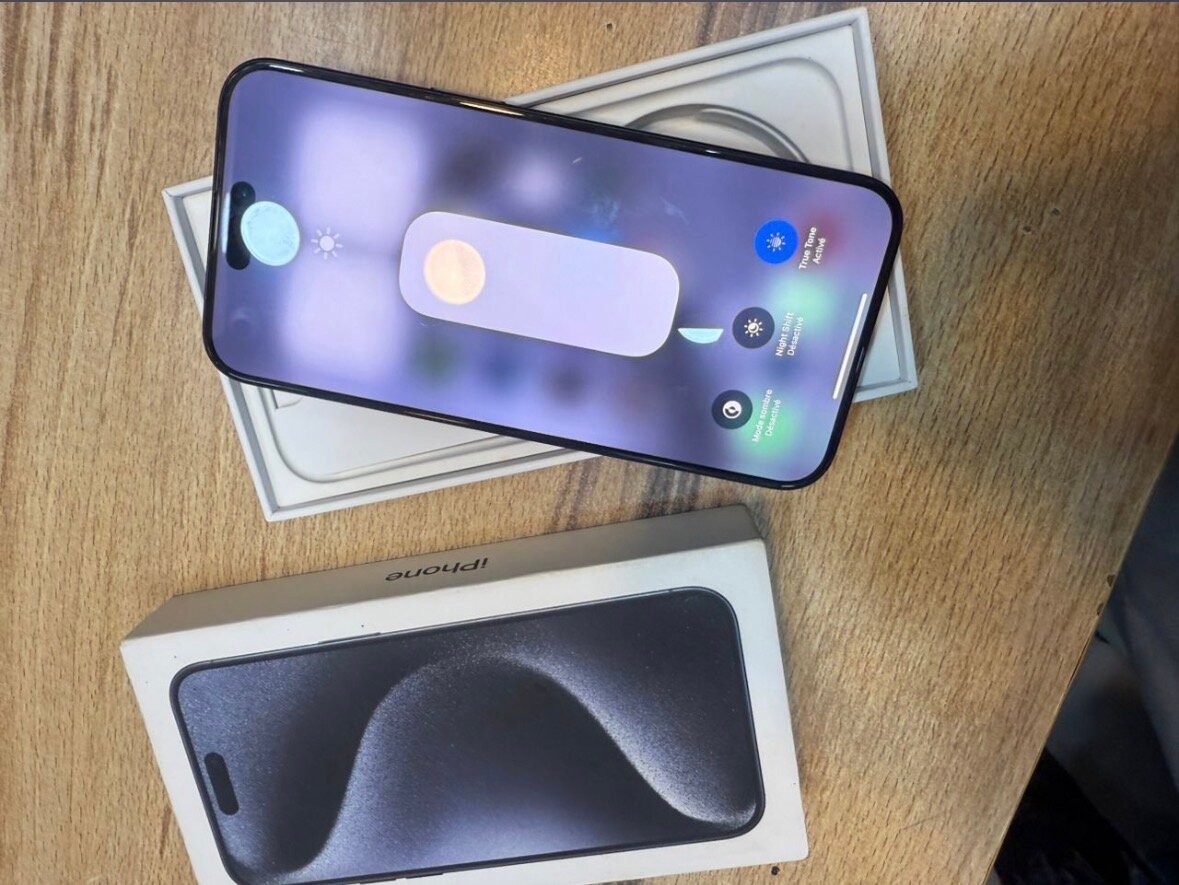 iPhone 15pro max et le 16simpl