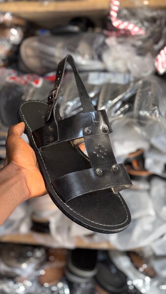 Sandales en cuir noir homme