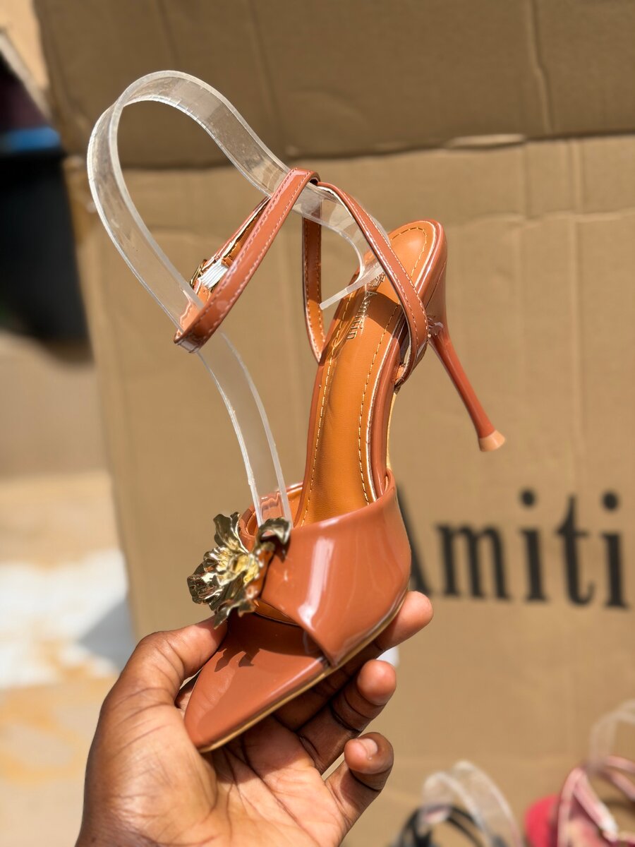 Sandales à talons florales