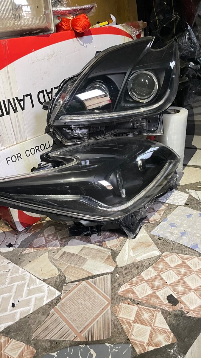 Toyota Prius 2015 headlight led type