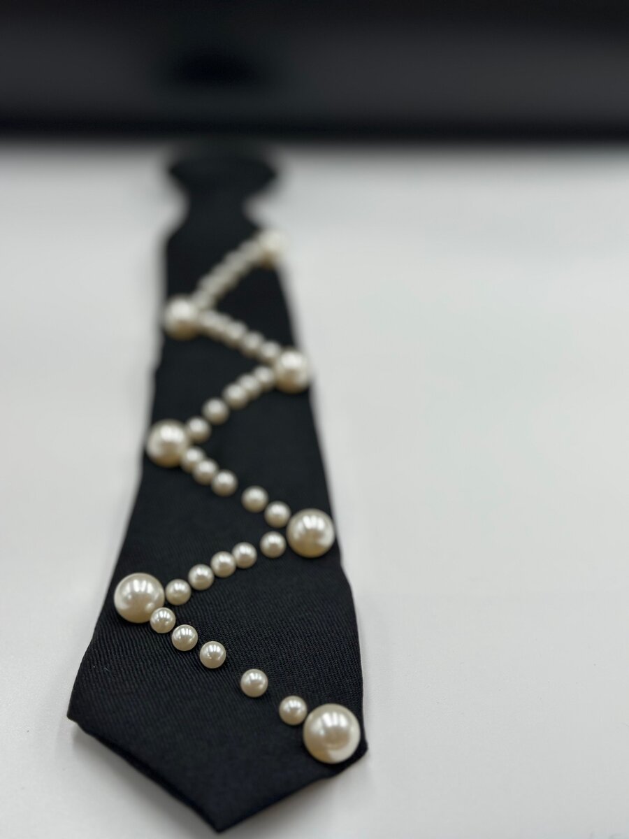 Elegant Black Pearl Tie
