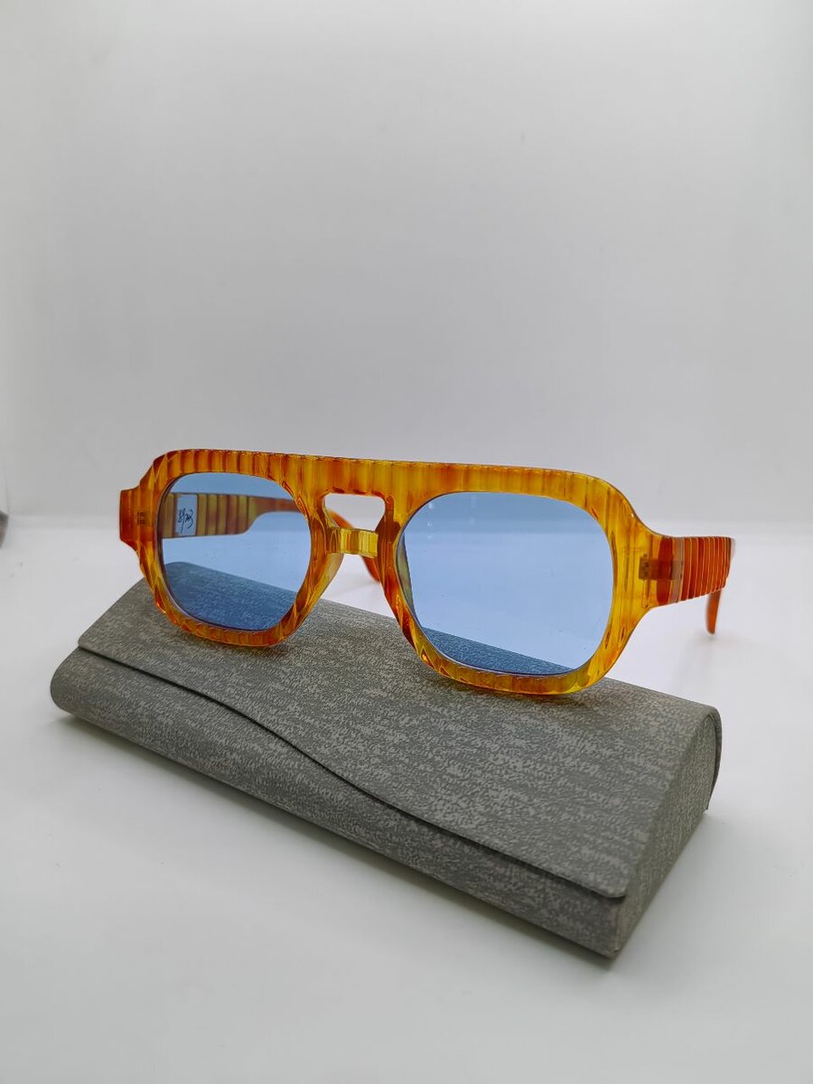 Lunettes de soleil rétro stylées