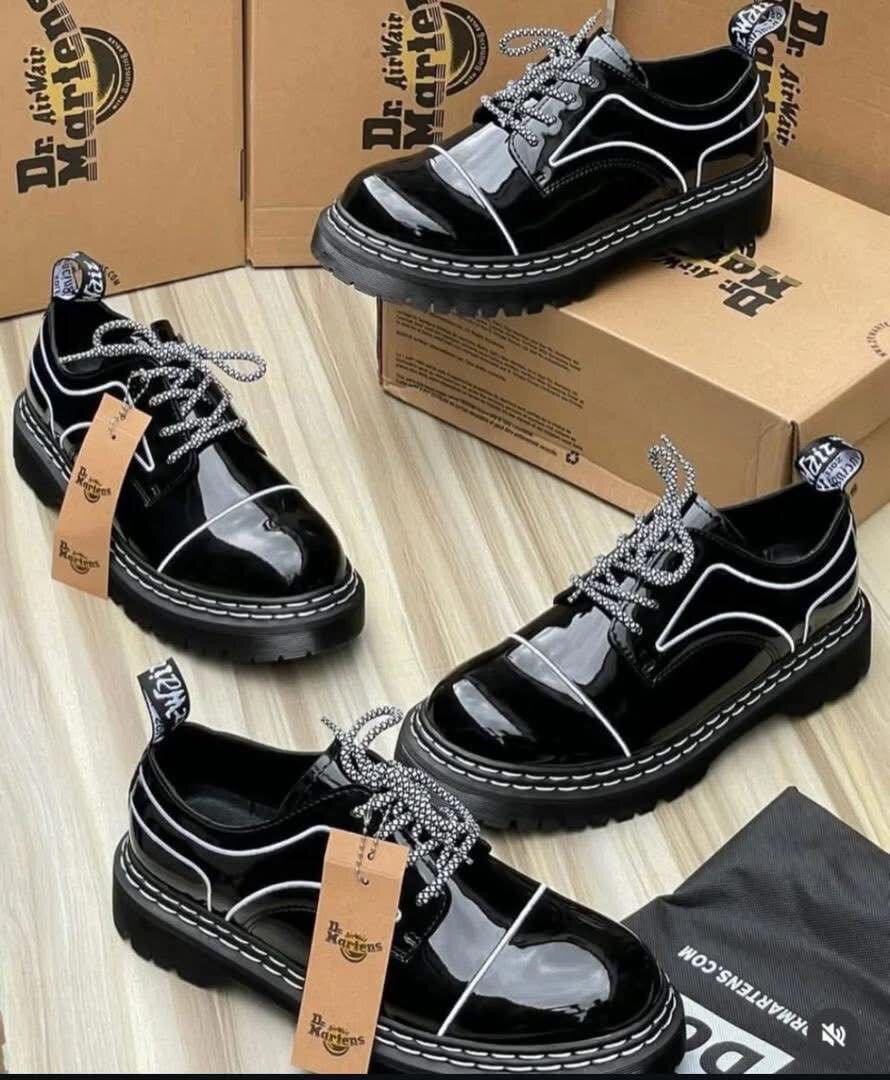Chaussures noires vernis Doc Martens