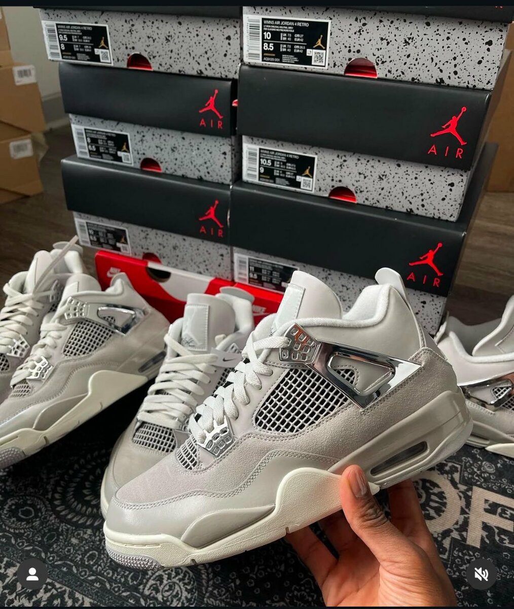 AIR JORDAN 4