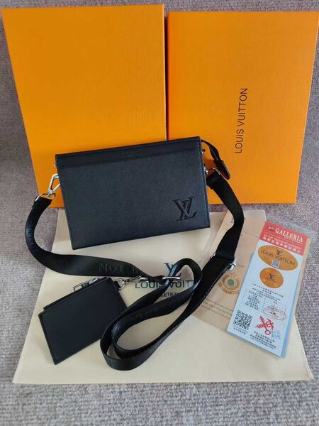 Sacoche Louis Vuitton homme noir