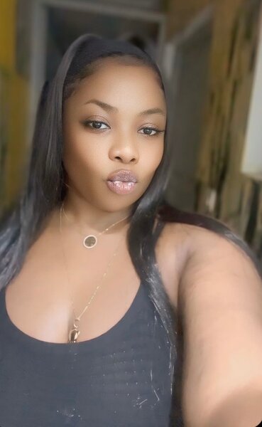 Top noir élégant femme