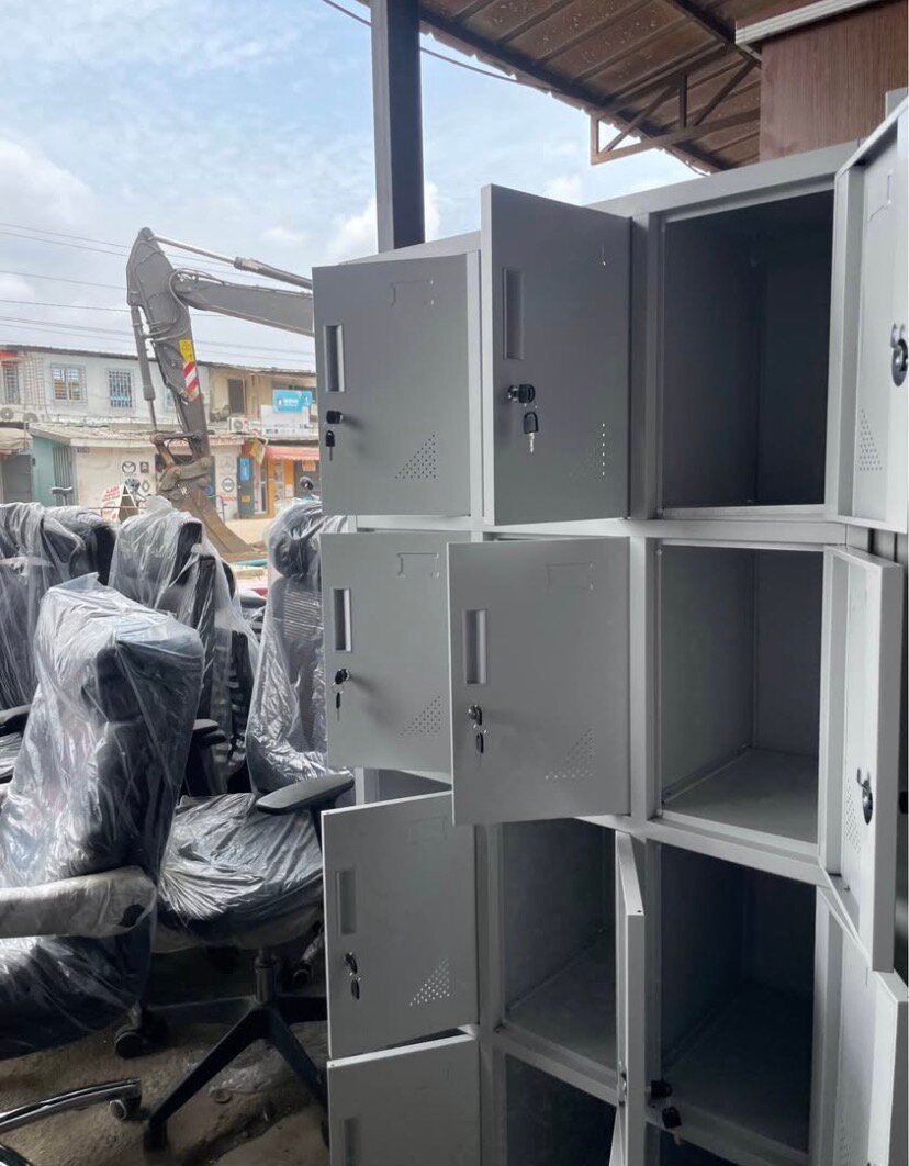 Armoire métallique avec serrure