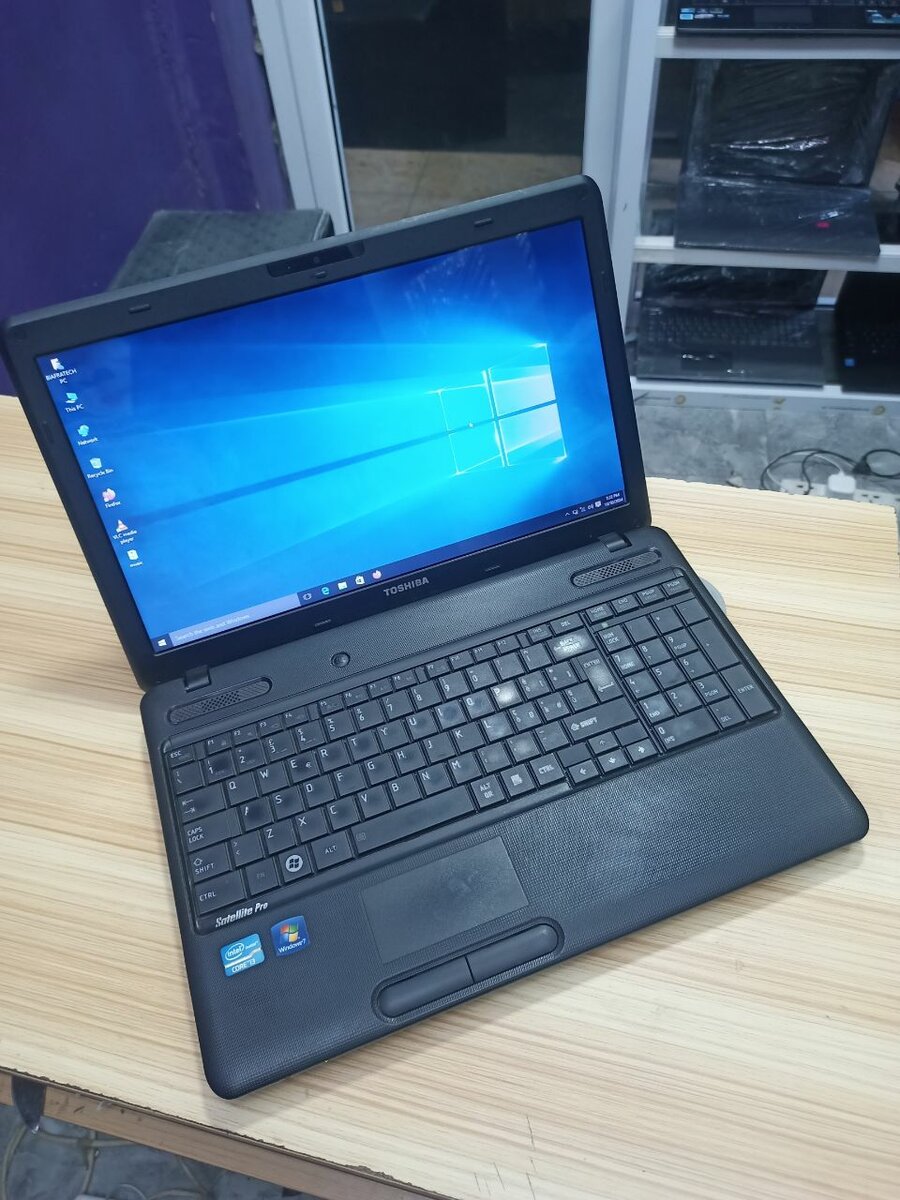 Toshiba satellite c556 i3 4th Gen