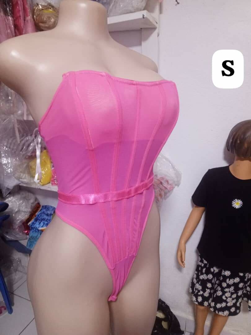 Corset en latex rose taille S