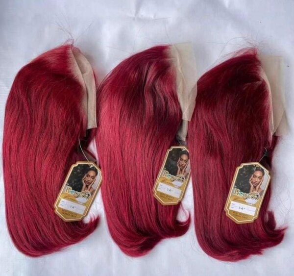 Perruque en dentelle bouclée