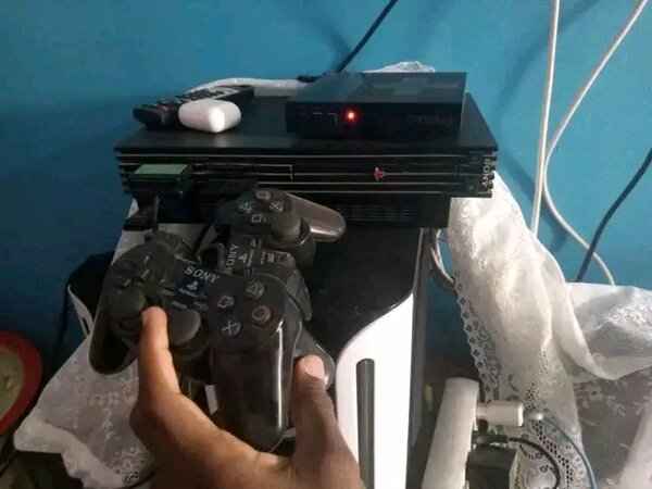 PlayStation 4 Slim avec manette Sony