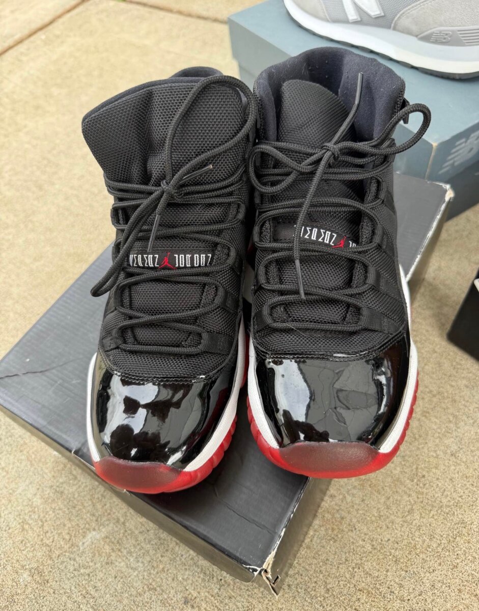 Air Jordan 11 noir et rouge