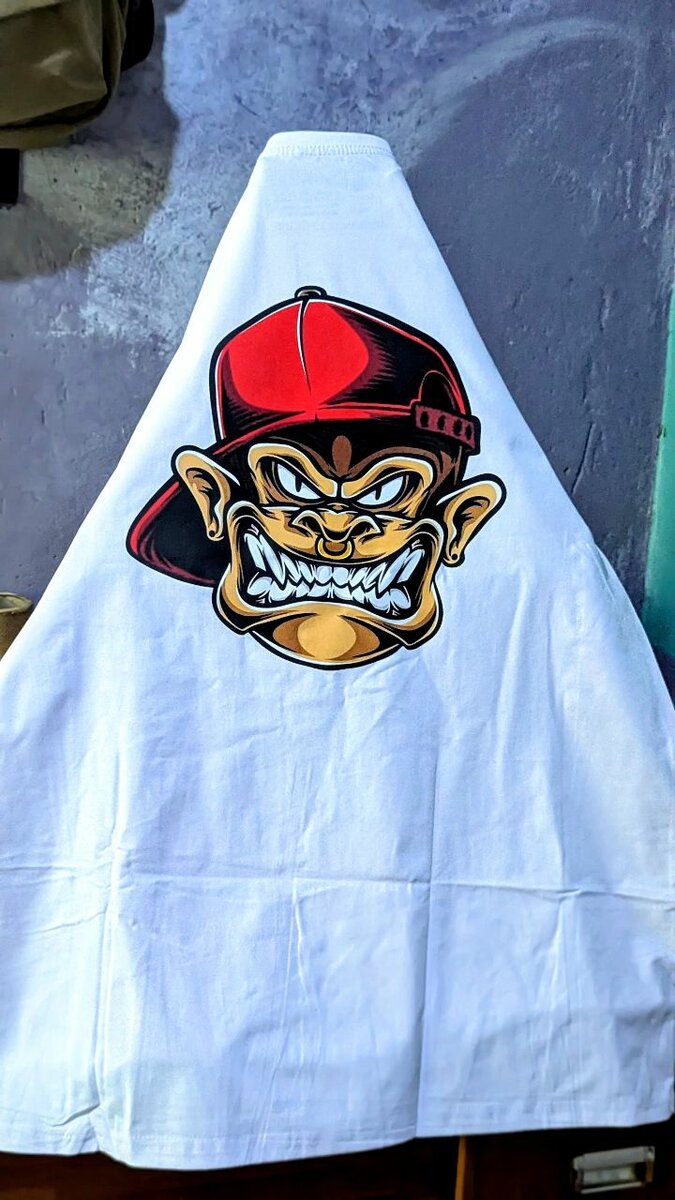 RED CAP GRAPHICS TEE