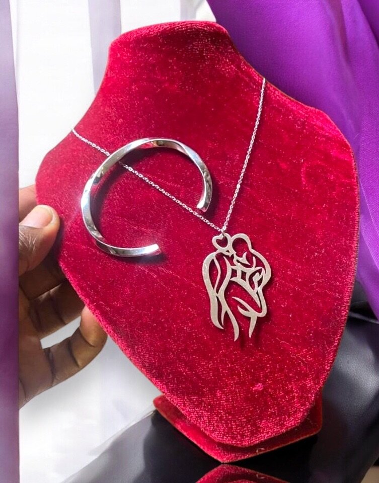 Ensemble bracelet et collier en acier inoxydable