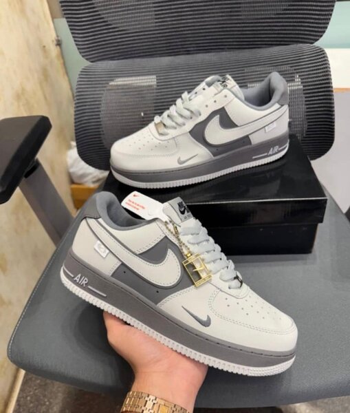 Chaussures Nike Air Force 1 grises