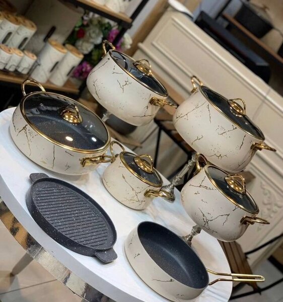 Ensemble de Casseroles en Marbre