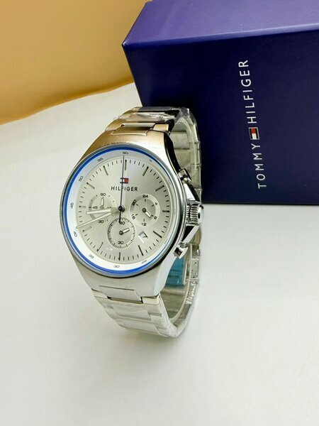 Montre Tommy Hilfiger argentée/bleue avec coffret