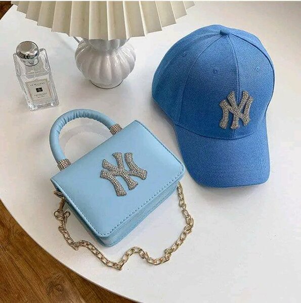 Ensemble sac à main et casquette NY