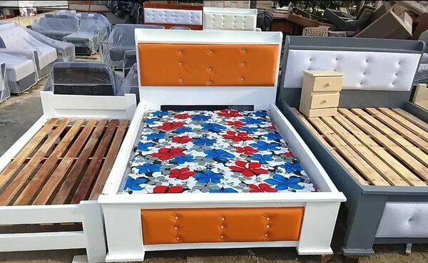 Lit double moderne avec rangement