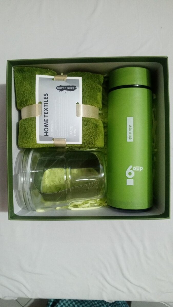 Ensemble Cadeau Gourde Isotherme et Serviette