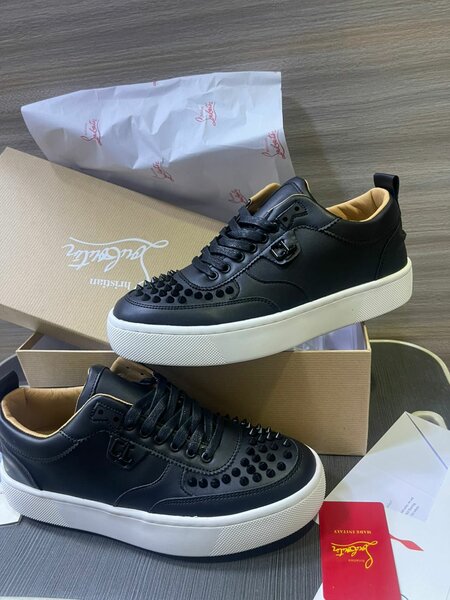 Sneakers cloutées luxe