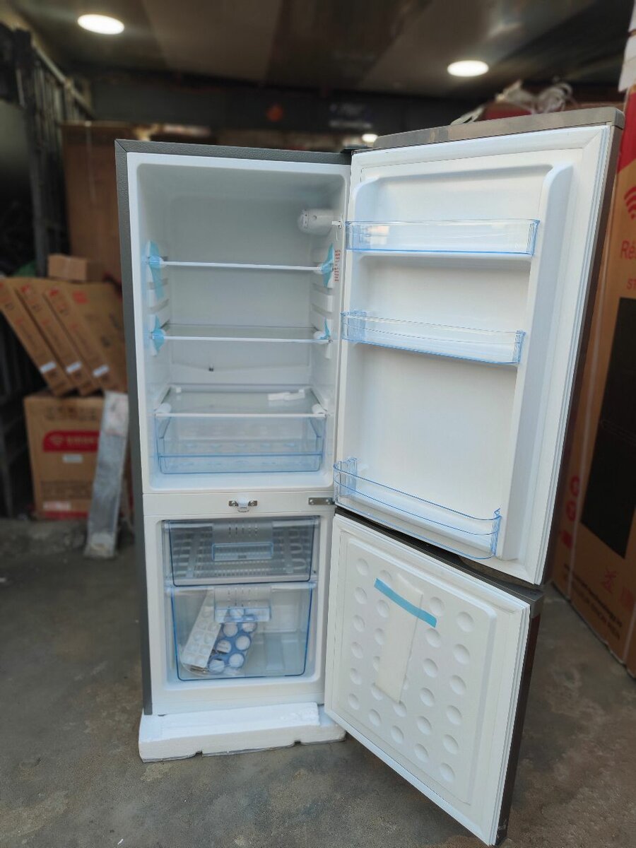 Réfrigérateur moderne 250L